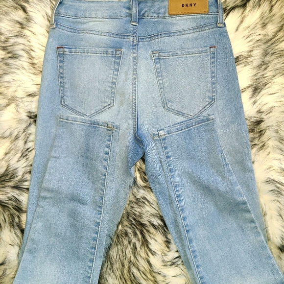 🔴SOLD🔴DKNY jeans - Picture 1 of 3